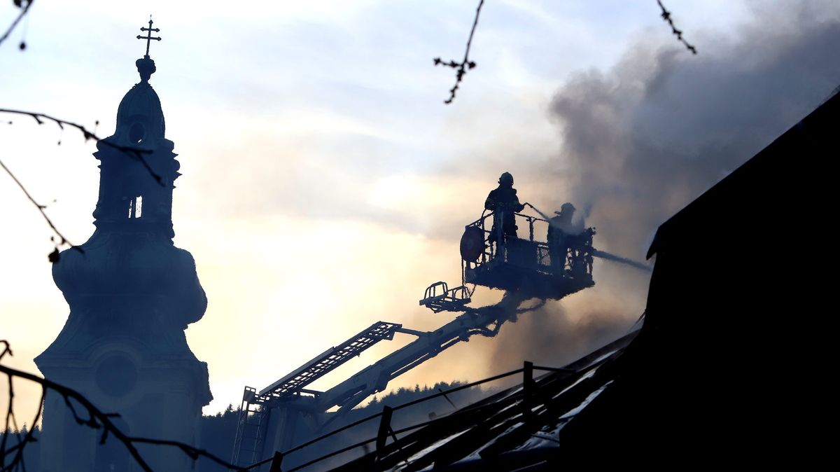 Fotky ukazují, jak moc požár poškodil Banskou Štiavnici